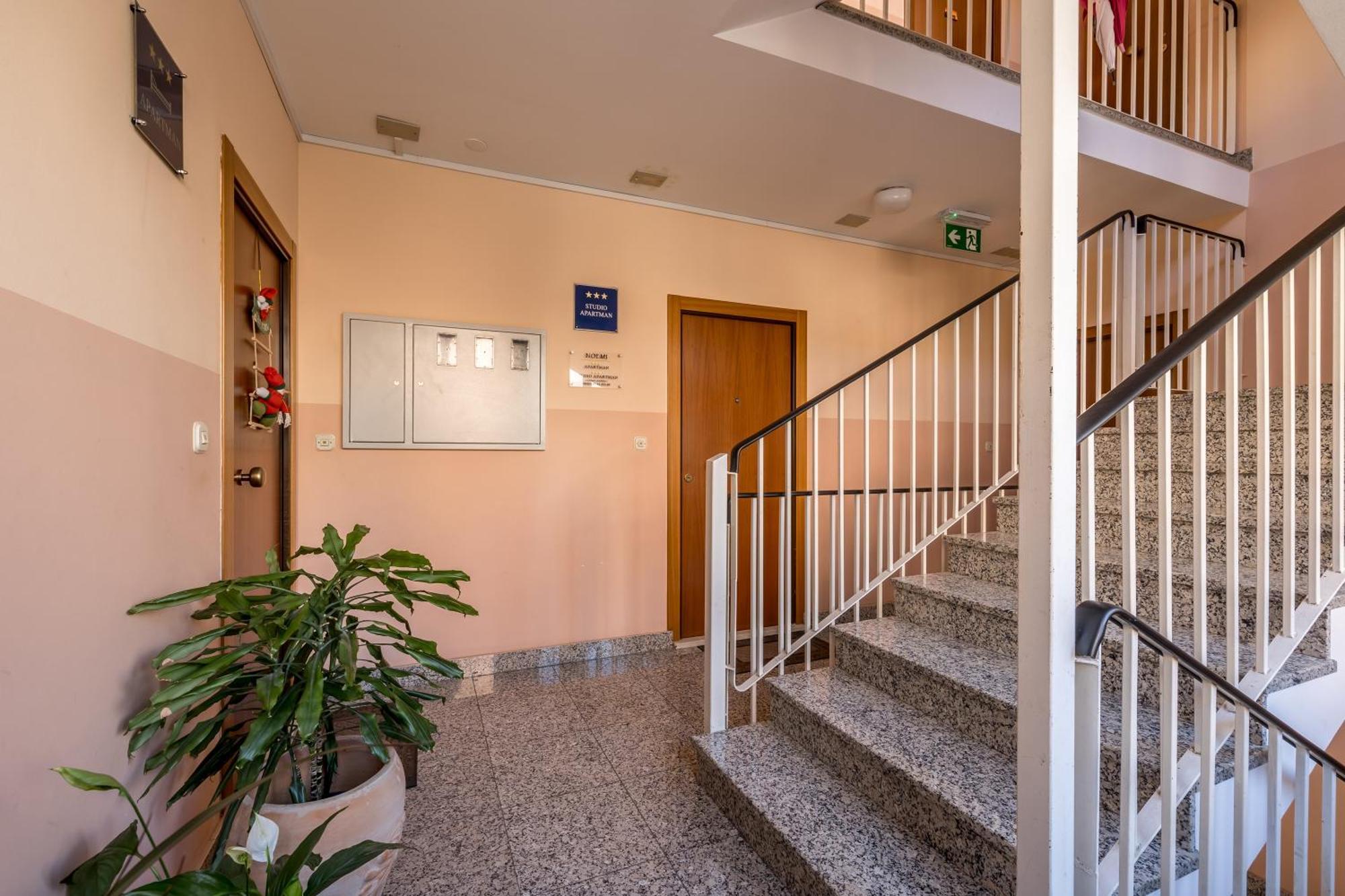 Noemi Luxury Apartment Солин Екстериор снимка